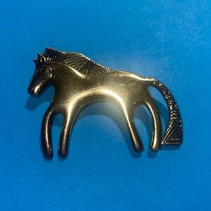 LAUREL BURCH VTG GOLD TONE ANCIENT ANCESTORS HORSE PIN BROOCH FIGURE